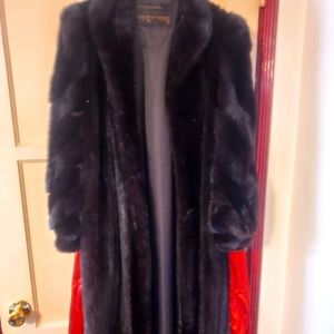Dicker and dicker mink coat Stored in Cedar Absolutely beautiful like new